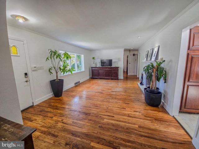 33 DELWOOD RD, Cherry Hill, NJ 08002