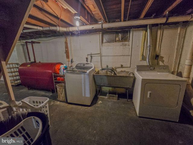 33 DELWOOD RD, Cherry Hill, NJ 08002
