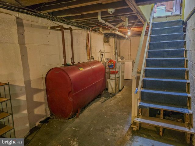 33 DELWOOD RD, Cherry Hill, NJ 08002
