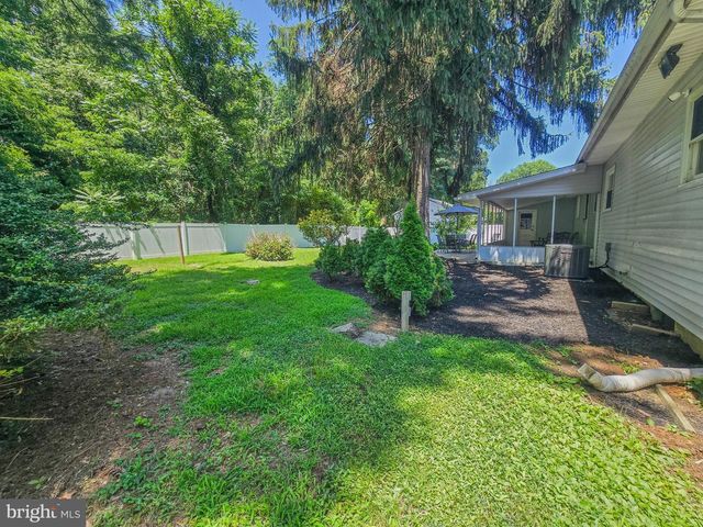 33 DELWOOD RD, Cherry Hill, NJ 08002