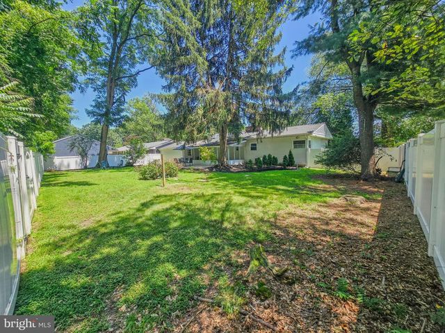 33 DELWOOD RD, Cherry Hill, NJ 08002