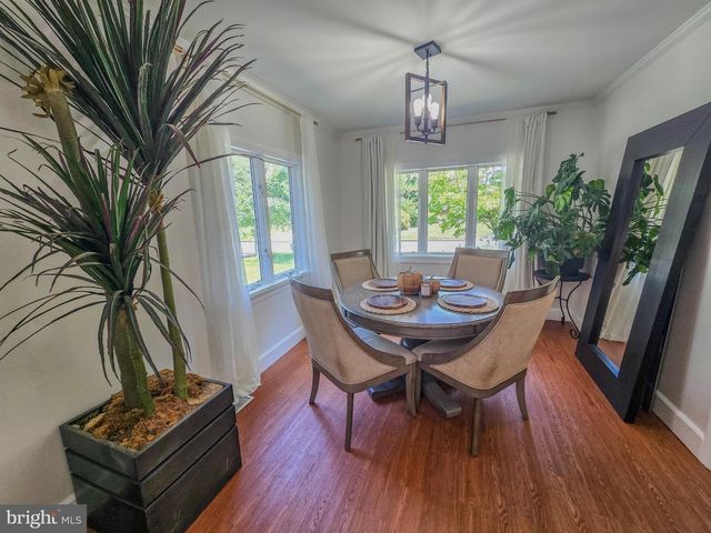 33 DELWOOD RD, Cherry Hill, NJ 08002