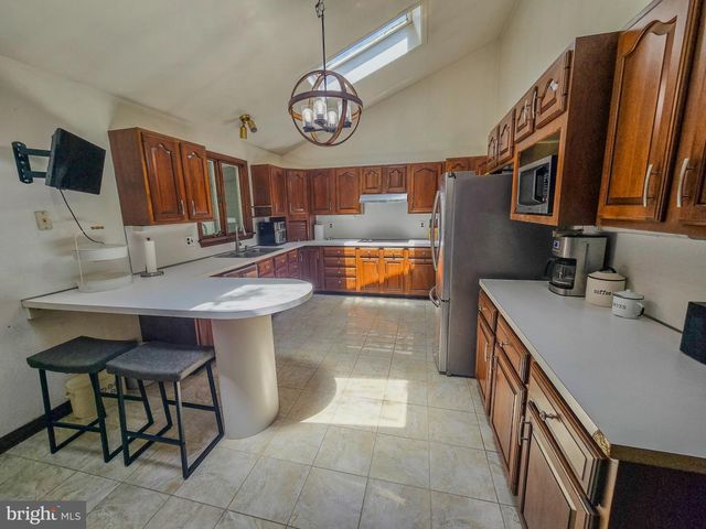 33 DELWOOD RD, Cherry Hill, NJ 08002