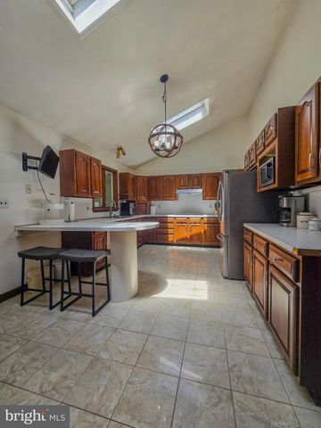 33 DELWOOD RD, Cherry Hill, NJ 08002