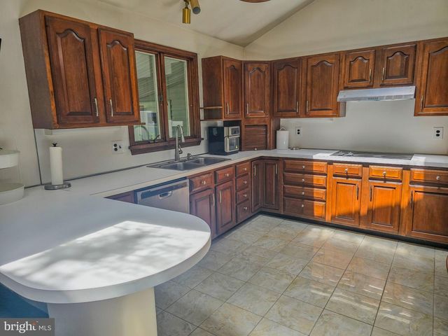 33 DELWOOD RD, Cherry Hill, NJ 08002