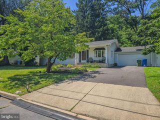 33 DELWOOD RD, Cherry Hill, NJ 08002