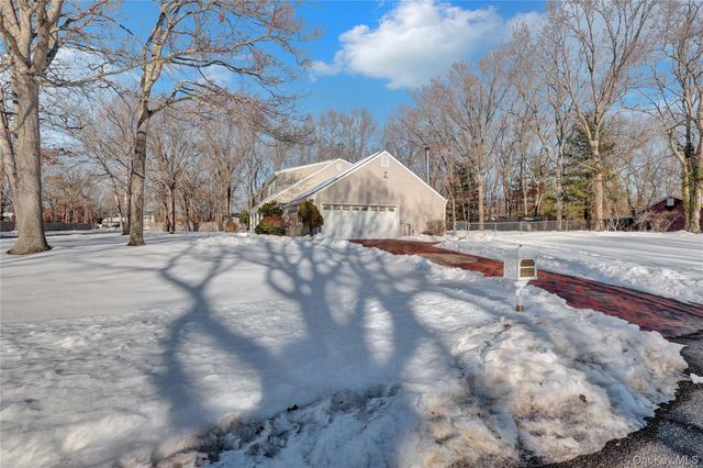 1 Domino Way, Mount Sinai, NY 11766