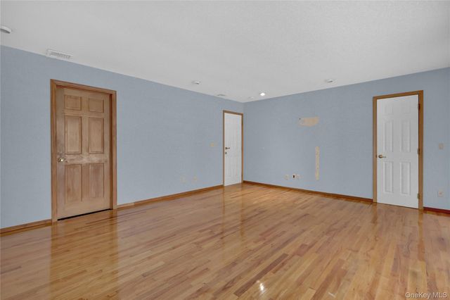 1 Domino Way, Mount Sinai, NY 11766