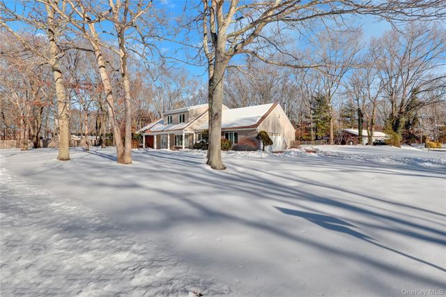 1 Domino Way, Mount Sinai, NY 11766