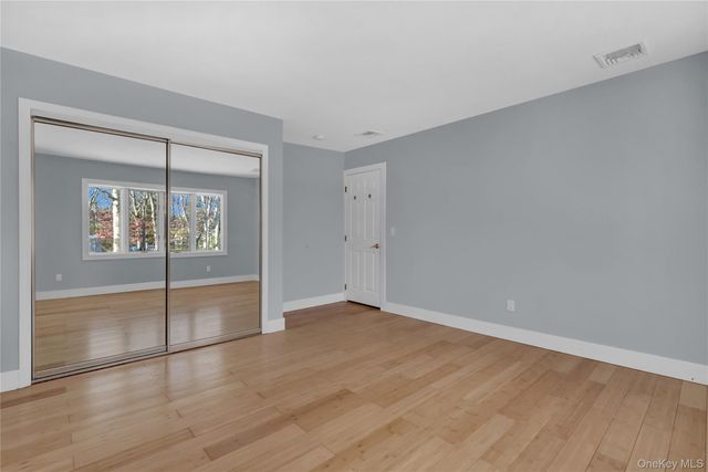 1 Domino Way, Mount Sinai, NY 11766