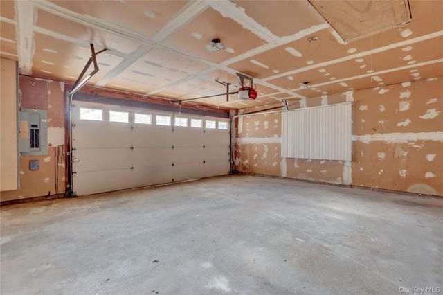 1 Domino Way, Mount Sinai, NY 11766