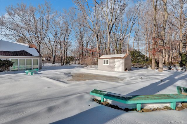 1 Domino Way, Mount Sinai, NY 11766