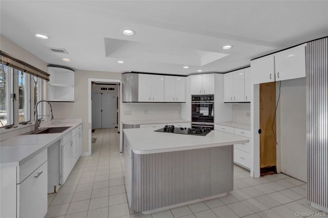 1 Domino Way, Mount Sinai, NY 11766