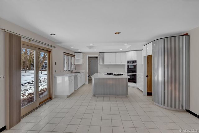 1 Domino Way, Mount Sinai, NY 11766