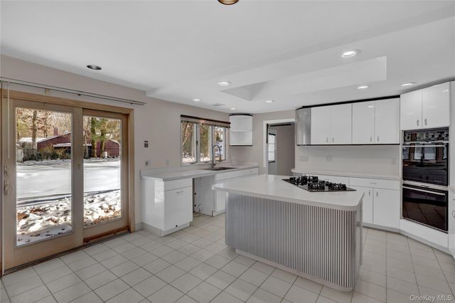 1 Domino Way, Mount Sinai, NY 11766