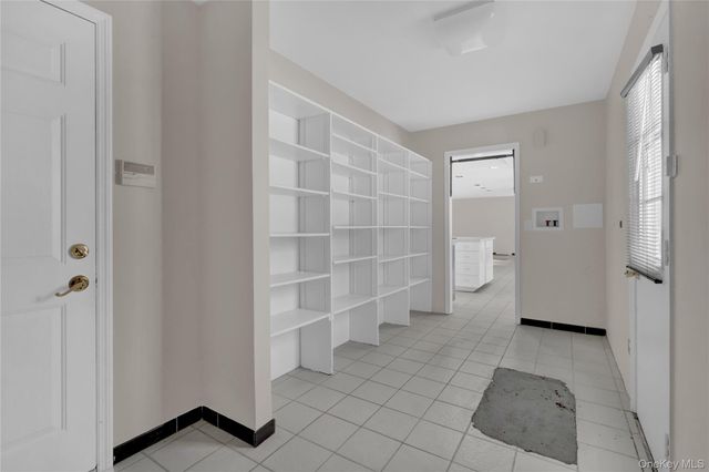 1 Domino Way, Mount Sinai, NY 11766