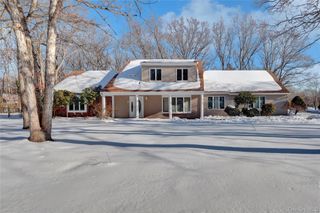 1 Domino Way, Mount Sinai, NY 11766