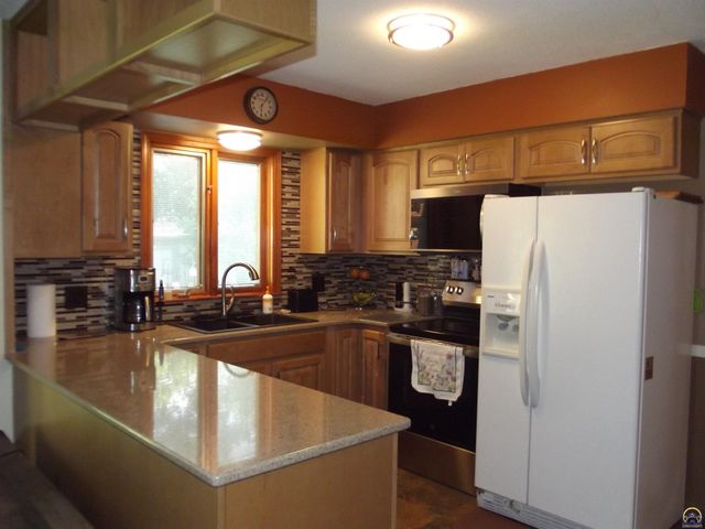 5509 SW 25th ST, Topeka, KS 66614
