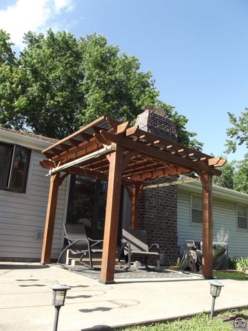 5509 SW 25th ST, Topeka, KS 66614