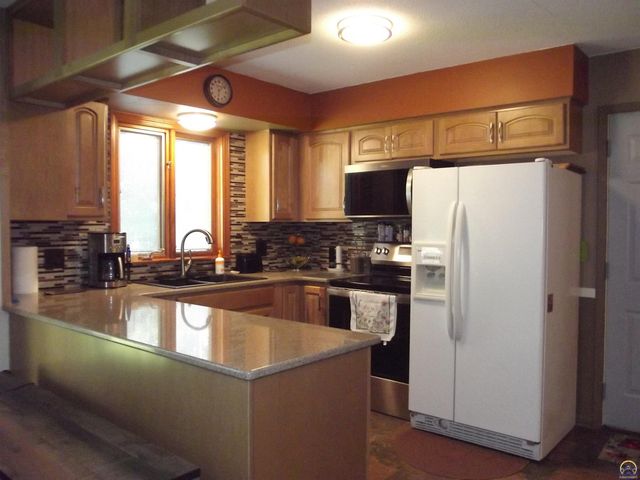 5509 SW 25th ST, Topeka, KS 66614