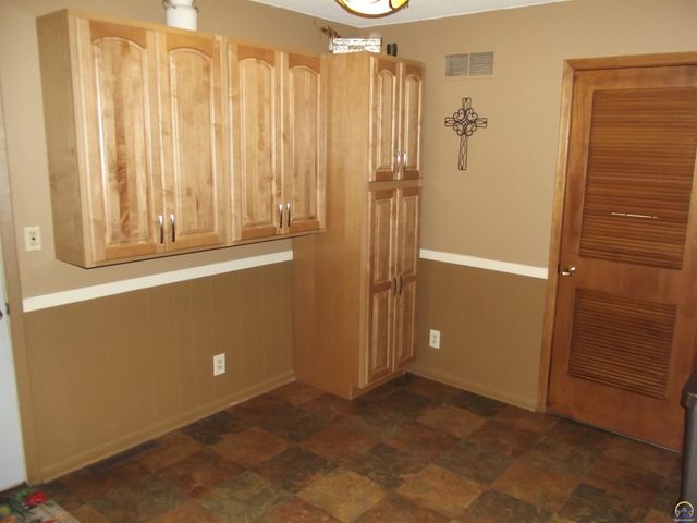 5509 SW 25th ST, Topeka, KS 66614