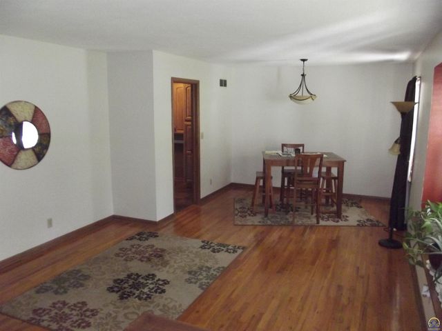 5509 SW 25th ST, Topeka, KS 66614