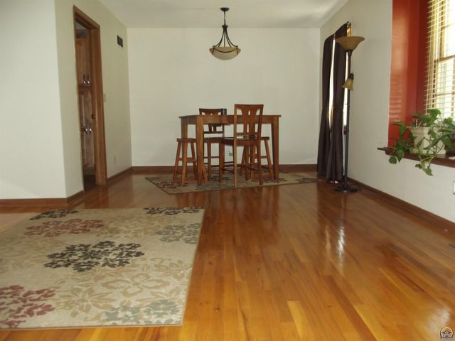 5509 SW 25th ST, Topeka, KS 66614