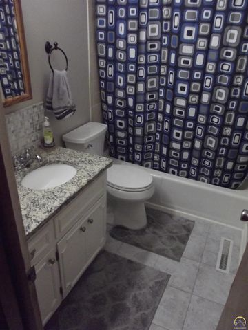 5509 SW 25th ST, Topeka, KS 66614