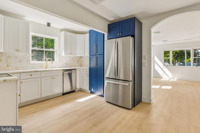 24 N 12TH ST, Villas, NJ 08251