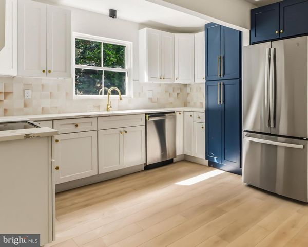 24 N 12TH ST, Villas, NJ 08251