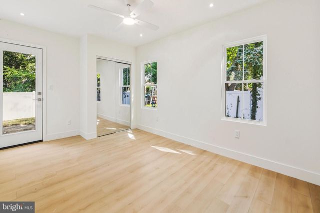 24 N 12TH ST, Villas, NJ 08251