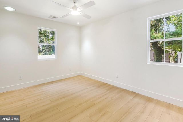 24 N 12TH ST, Villas, NJ 08251