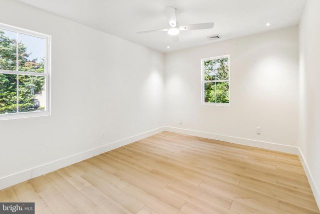 24 N 12TH ST, Villas, NJ 08251