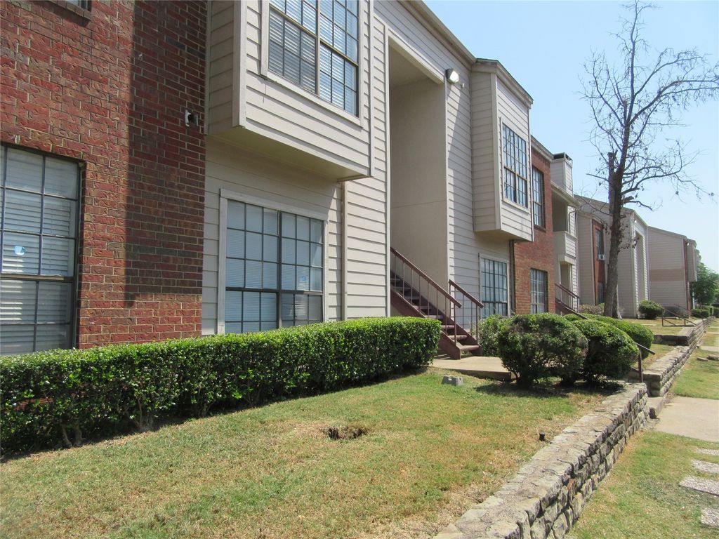 9737 Whitehurst Drive 31, Dallas, TX 75243