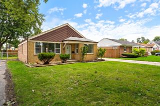 10855 S Komensky Avenue, Oak Lawn, IL 60453