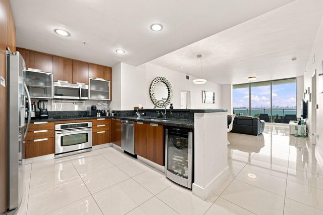 7901 HISPANOLA Avenue 1008, North Bay Village, FL 33141