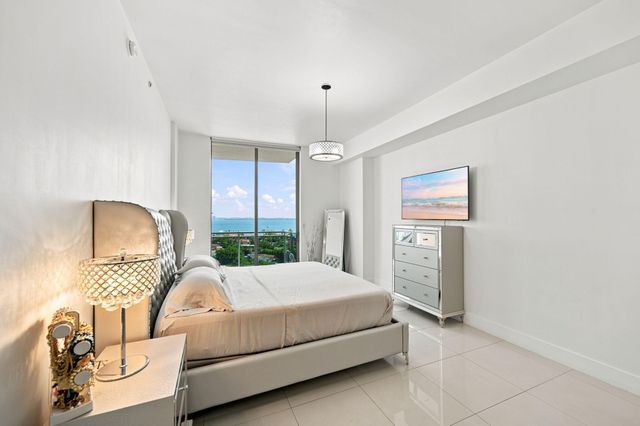 7901 HISPANOLA Avenue 1008, North Bay Village, FL 33141