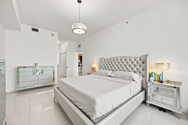 7901 HISPANOLA Avenue 1008, North Bay Village, FL 33141
