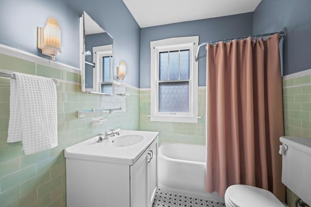 226 S Walnut Avenue, Arlington Heights, IL 60005