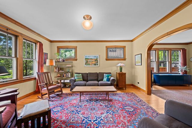 226 S Walnut Avenue, Arlington Heights, IL 60005