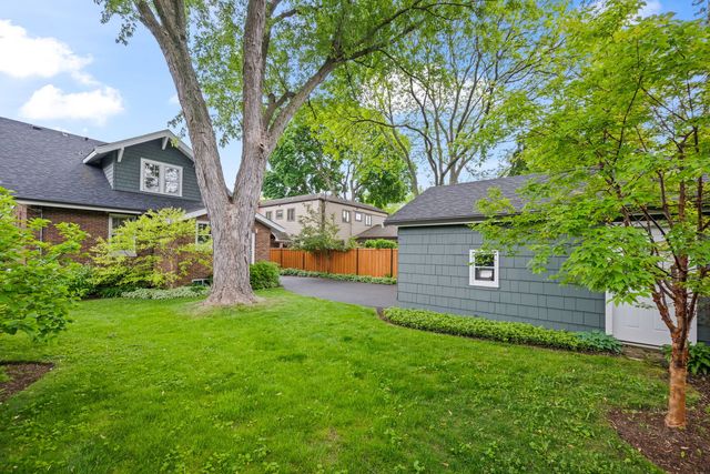226 S Walnut Avenue, Arlington Heights, IL 60005