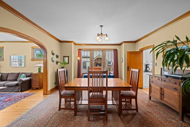 226 S Walnut Avenue, Arlington Heights, IL 60005