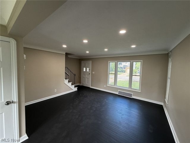 3928 Strandhill Road, Cleveland, OH 44128