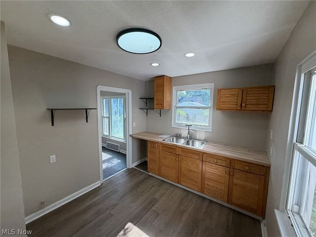 3928 Strandhill Road, Cleveland, OH 44128