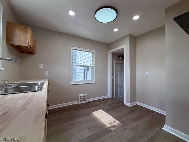 3928 Strandhill Road, Cleveland, OH 44128