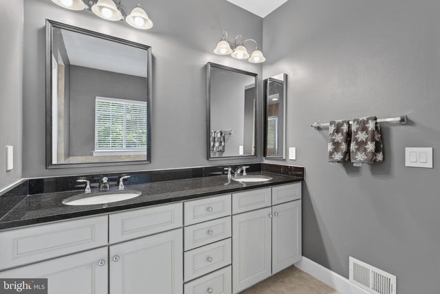20283 CENTER BROOK SQ, Sterling, VA 20165
