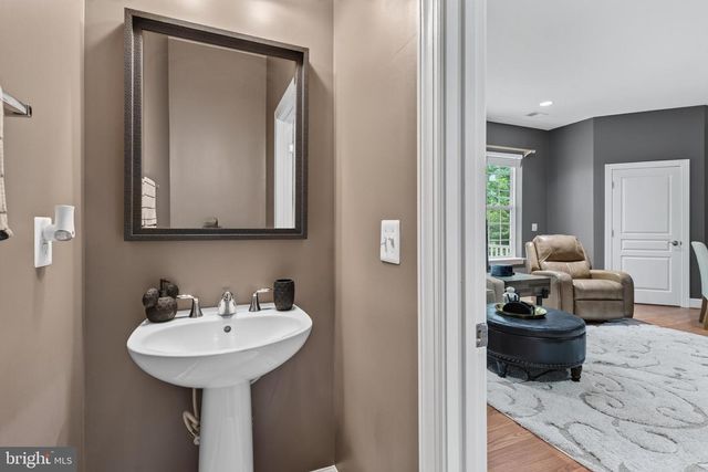 20283 CENTER BROOK SQ, Sterling, VA 20165
