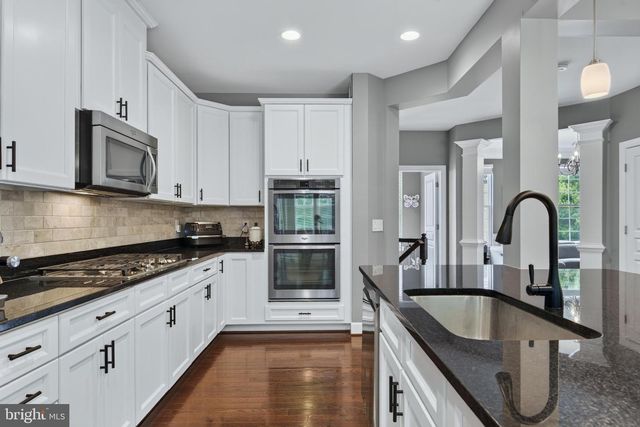 20283 CENTER BROOK SQ, Sterling, VA 20165