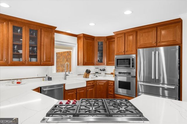 9230 Four Mile Creek Road, Gainesville, GA 30506