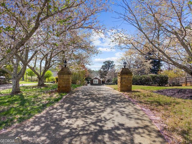 9230 Four Mile Creek Road, Gainesville, GA 30506